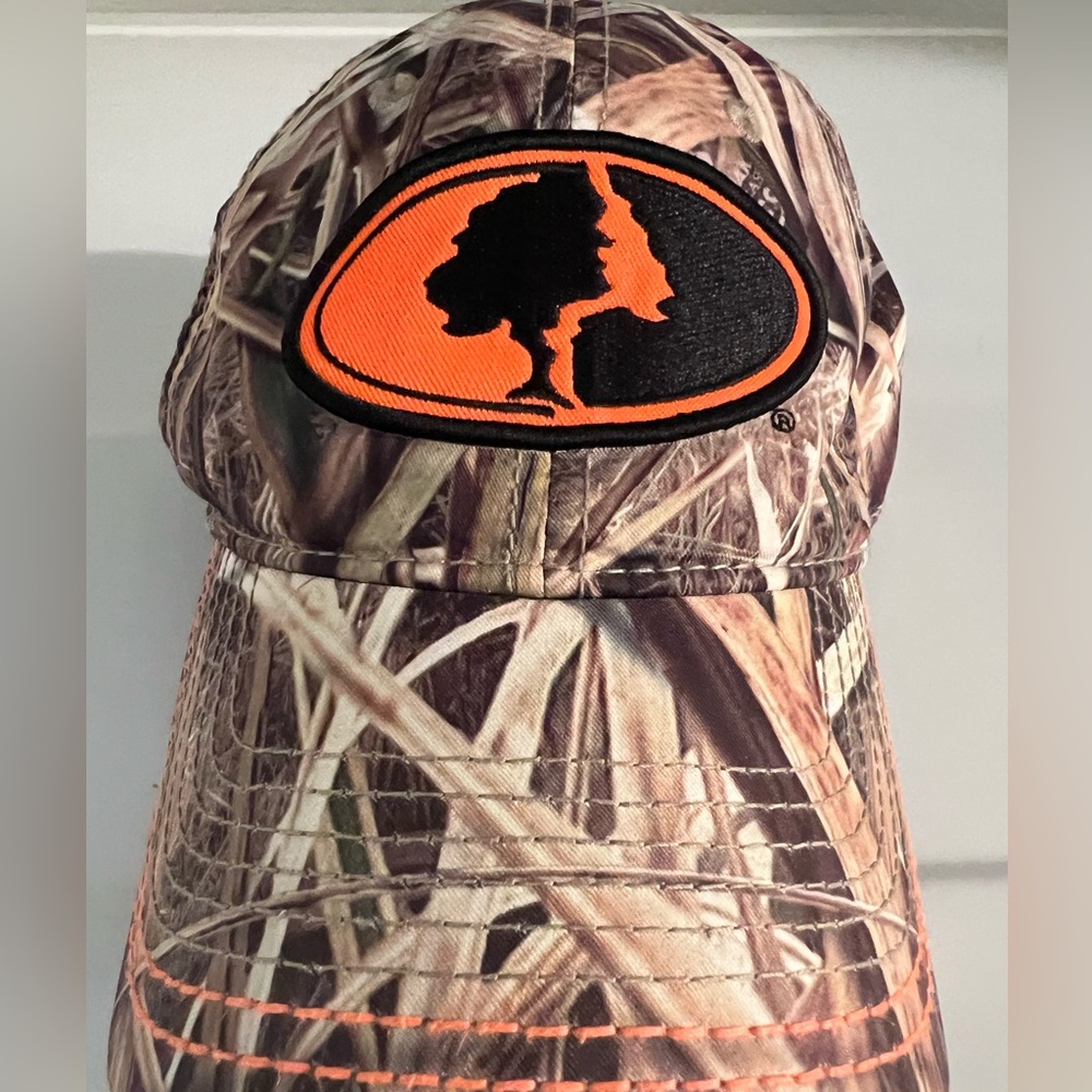Missy Oak camo hat. This is in great condition. Size S/M but is stretchy.